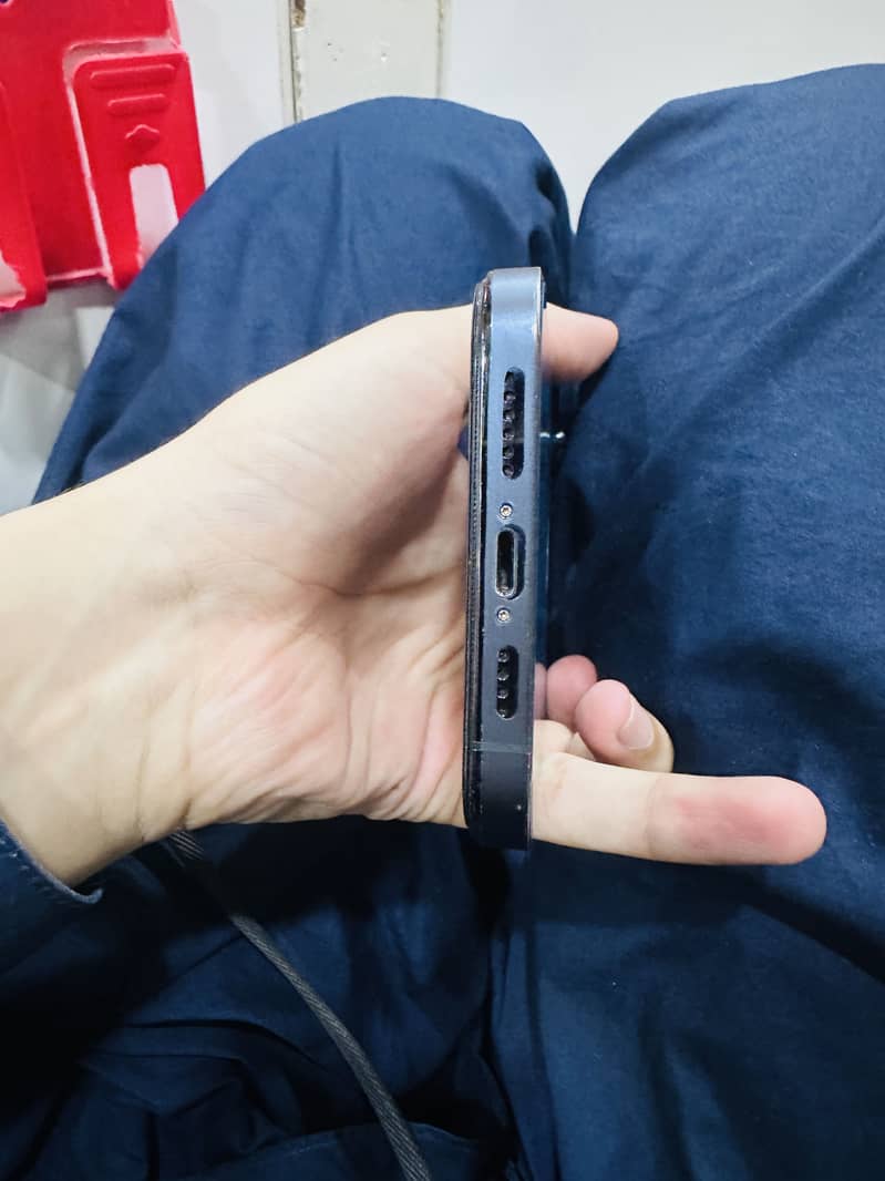 Apple iPhone 12 Pro Max 4