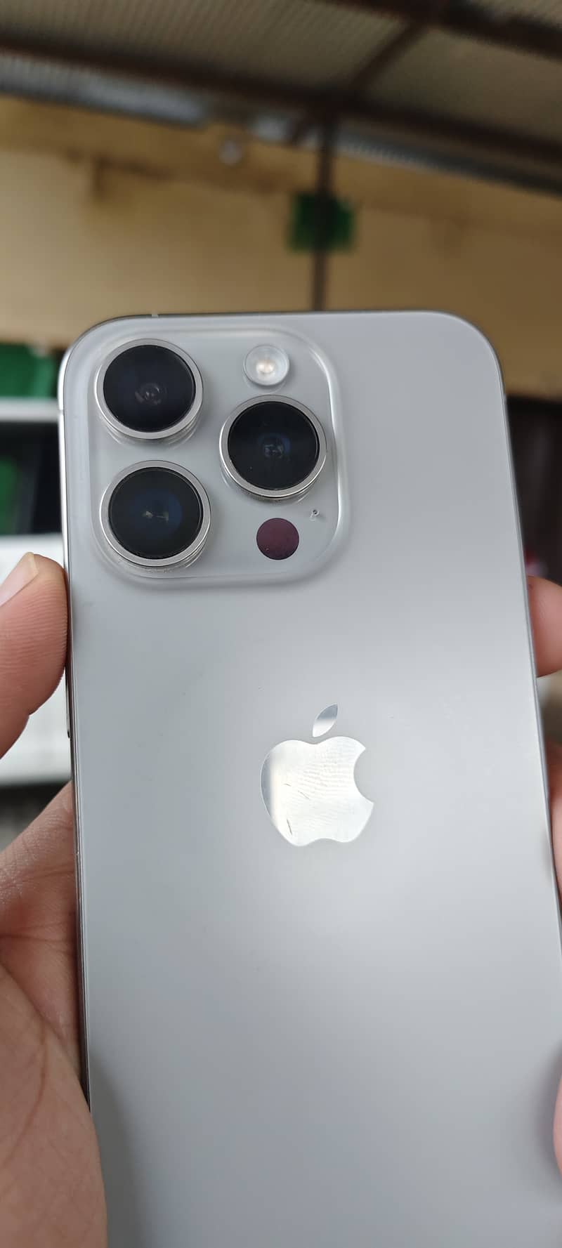 Apple iPhone 15 Pro 4
