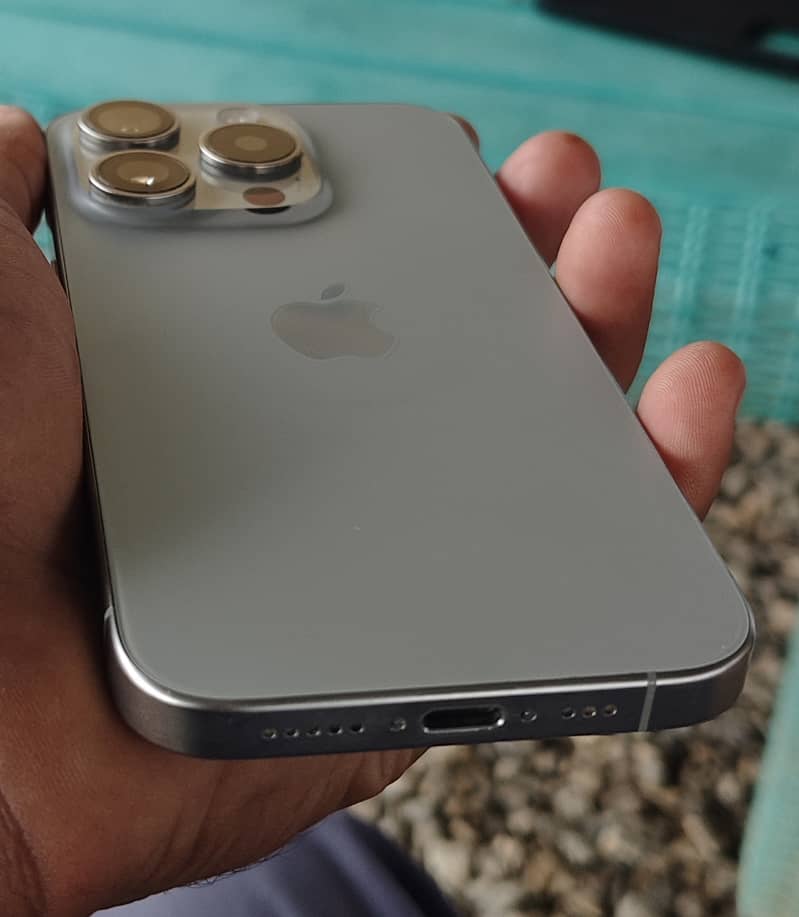 Apple iPhone 15 Pro 14