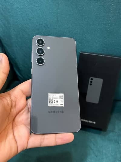 Samsung Mobile S24 fE