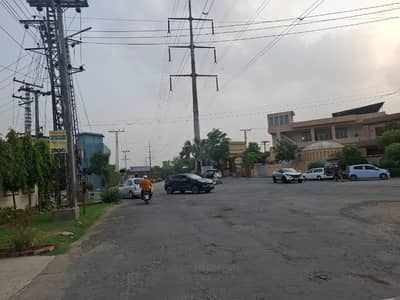 10 Marla Semi Commercial 80-Feet Road, Ideal Location Near Park Mosque Market Plot For Sale