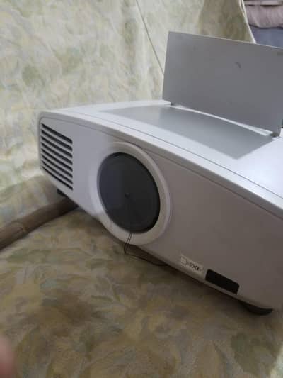 Mitsubishi WD2000 projector DLP