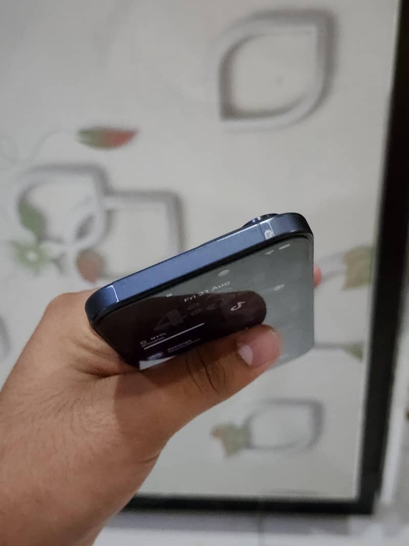 IPhone 15 Pro Max 4