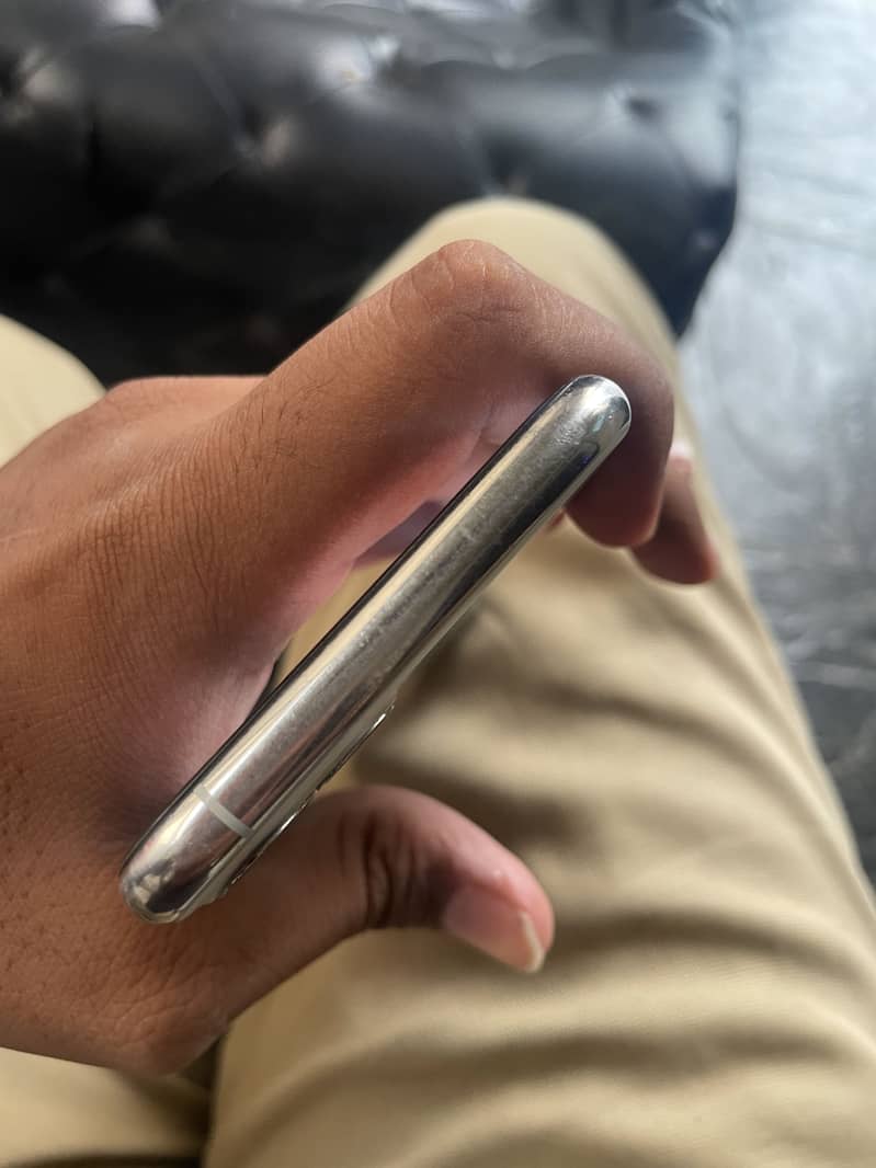 Apple iPhone 11 Pro 1