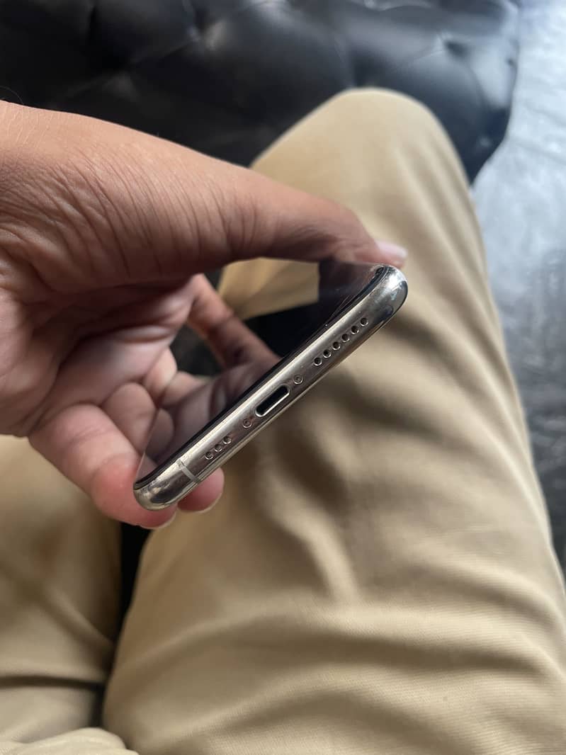 Apple iPhone 11 Pro 2
