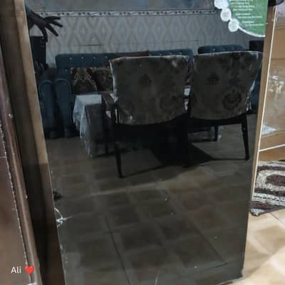 just like a new glass door Nichay wla door thora Sa crack h