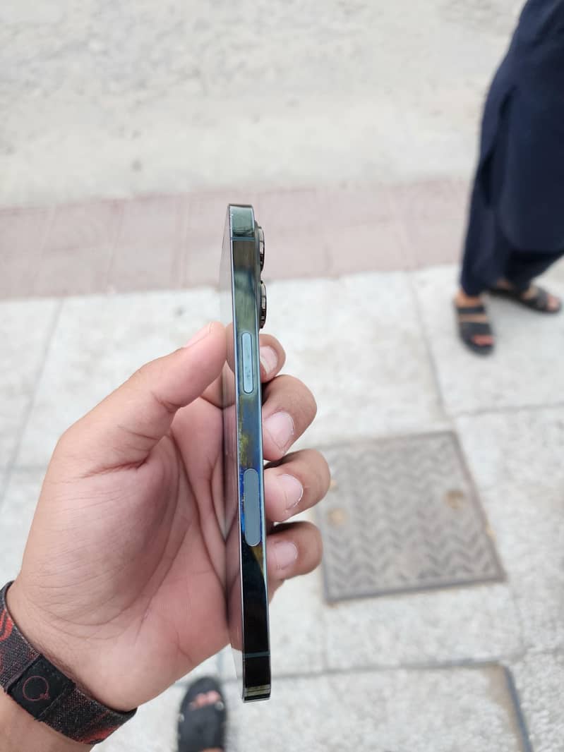 Apple iPhone 13 Pro 1