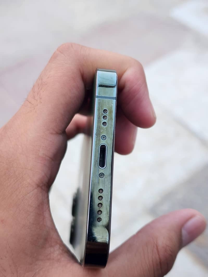 Apple iPhone 13 Pro 4