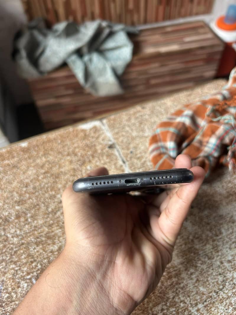 Apple iPhone 11 3