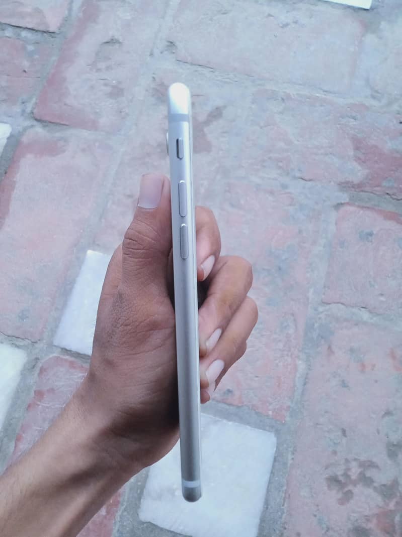 Apple iPhone 7 0