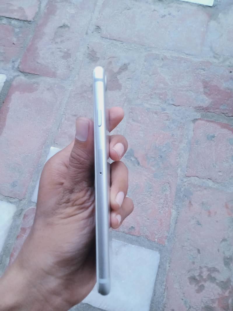 Apple iPhone 7 1