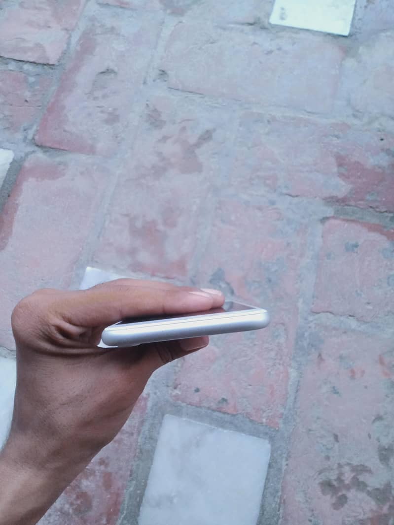 Apple iPhone 7 2