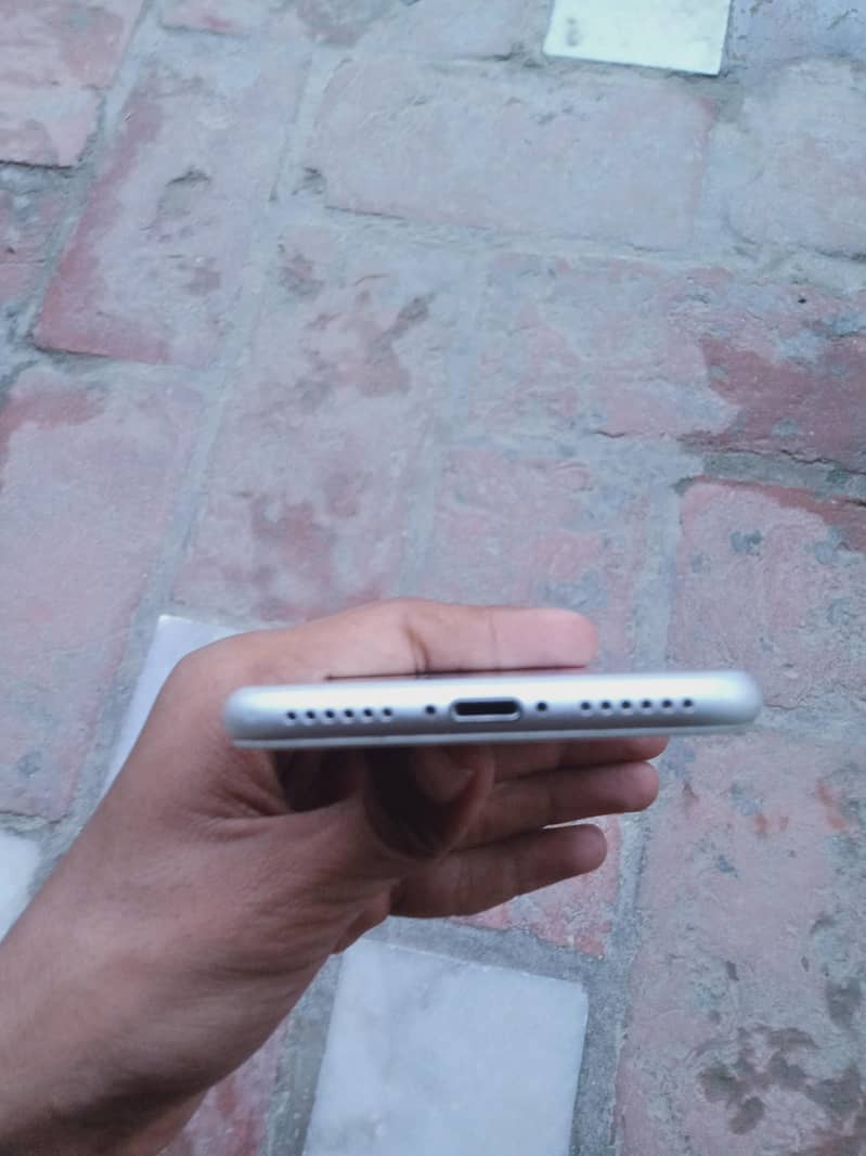 Apple iPhone 7 3