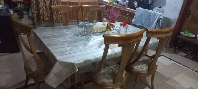 6 seater Dining table set Available