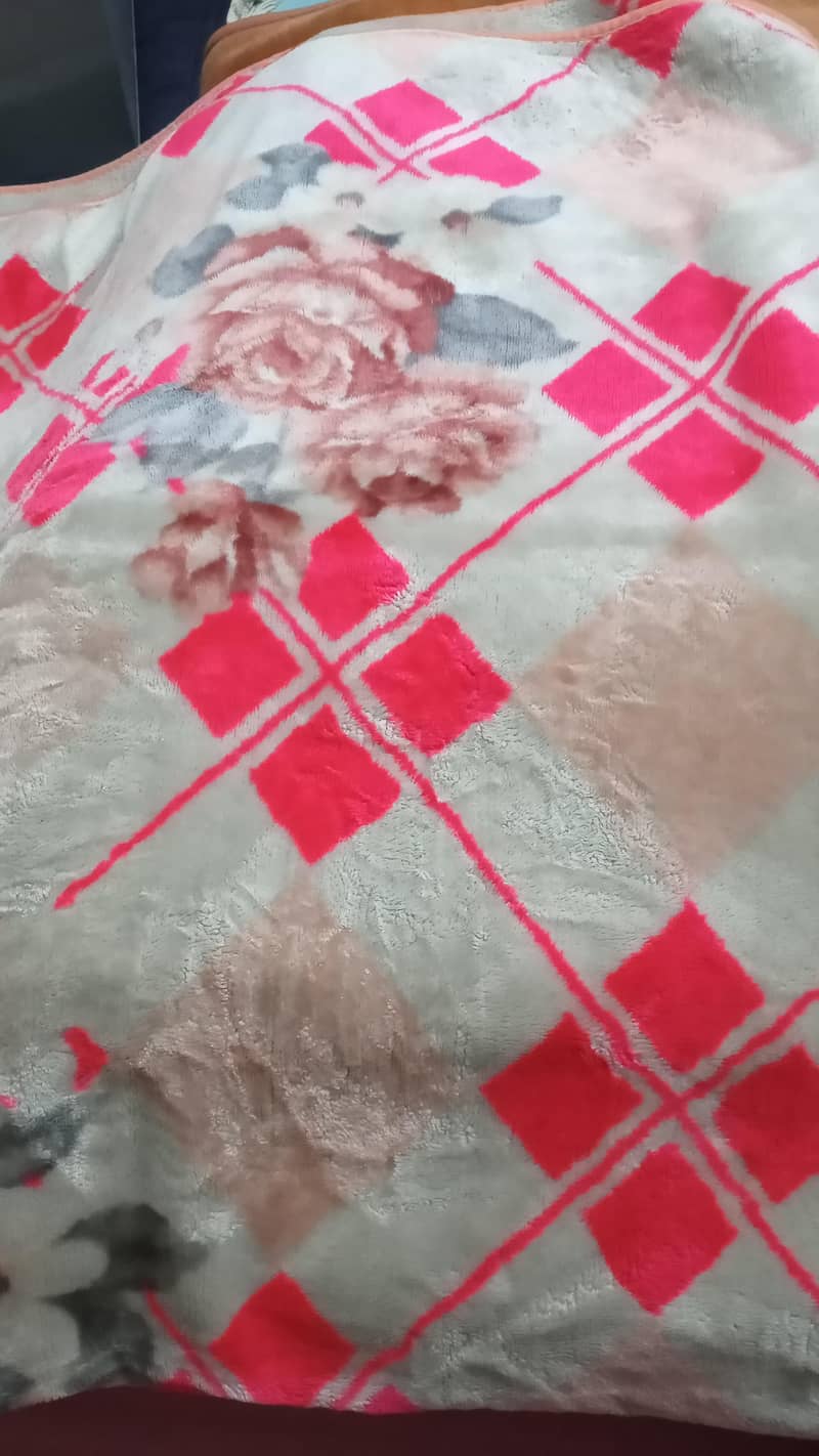 ڈبل بیڈ الماری    4 کمبل 5