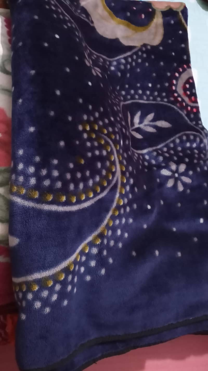ڈبل بیڈ الماری    4 کمبل 7