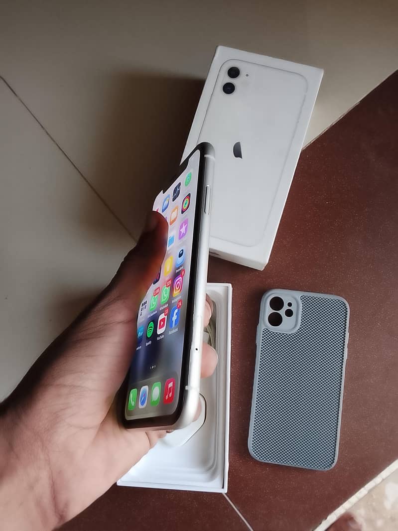 Apple iPhone 11 3