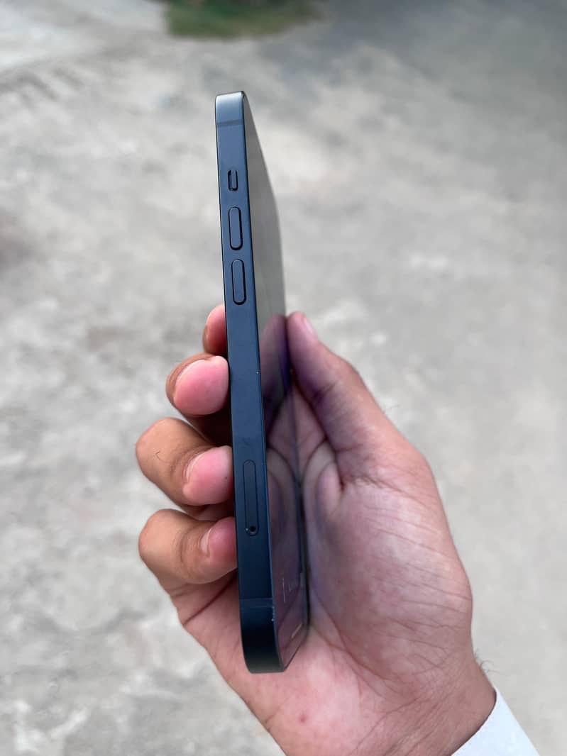 Apple iPhone 13 1