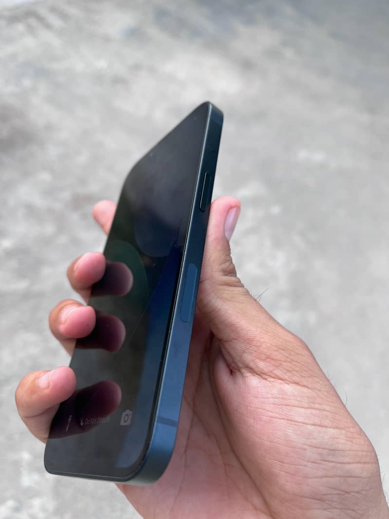 Apple iPhone 13 2