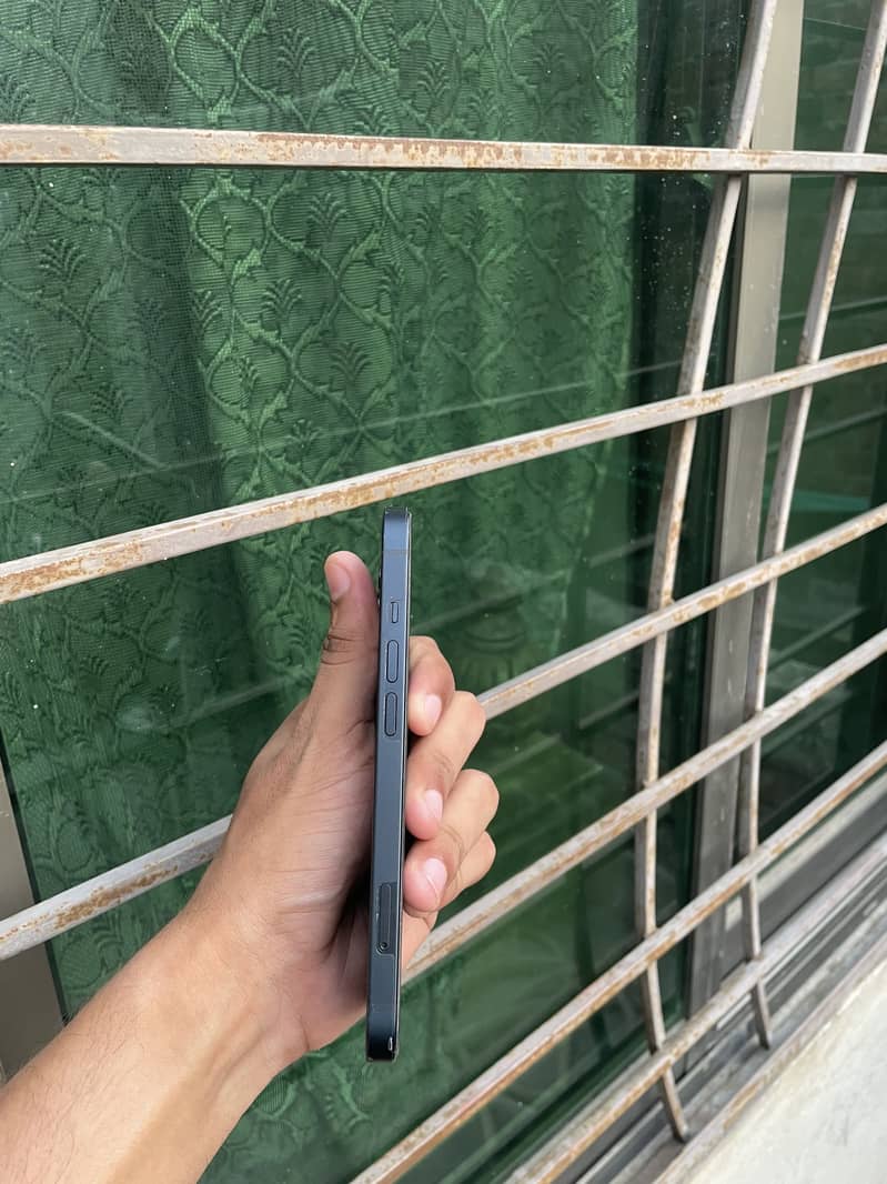 Apple iPhone 13 1