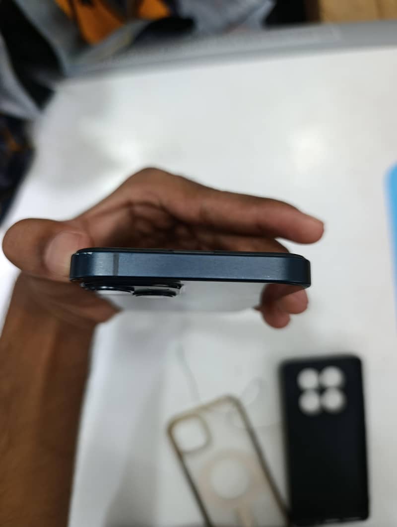 Apple iPhone 13 1