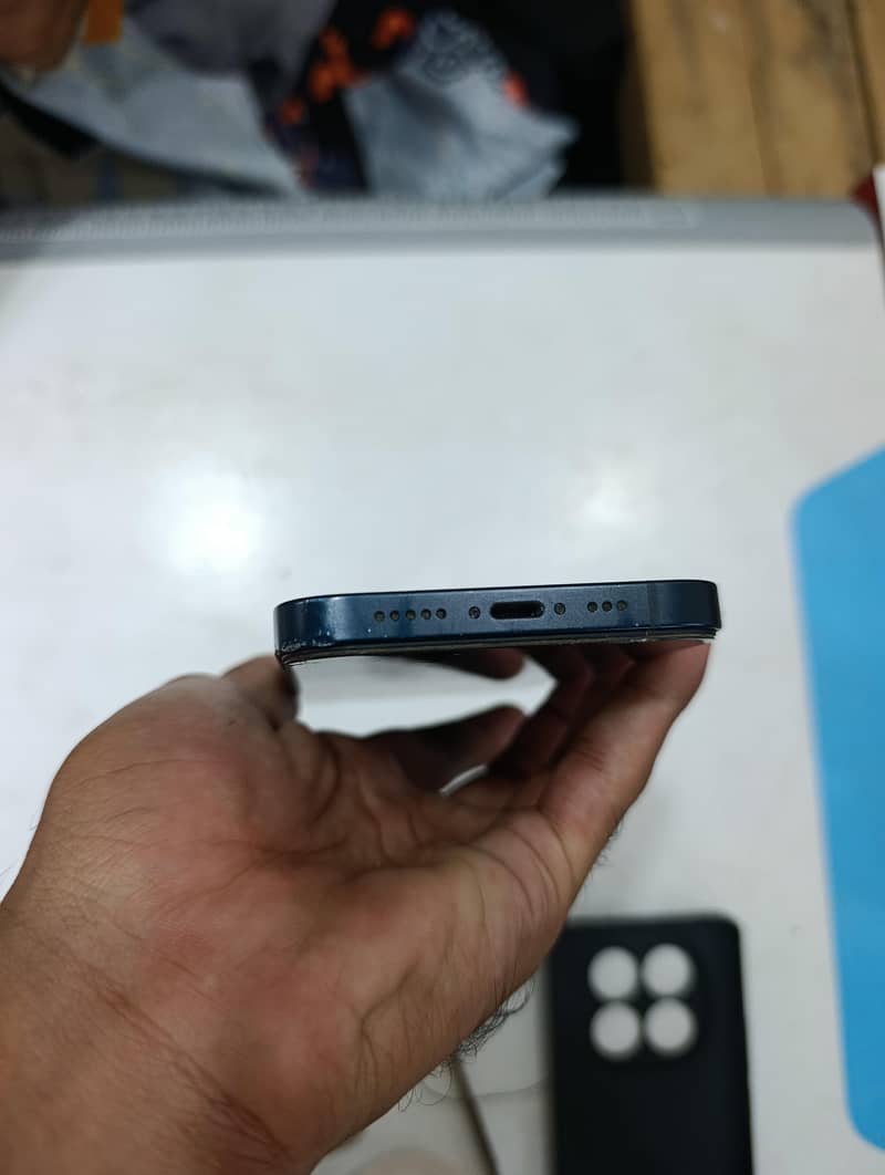 Apple iPhone 13 2