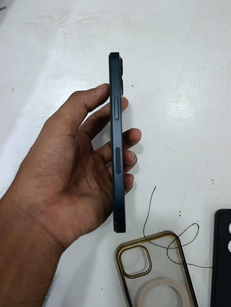 Apple iPhone 13 3