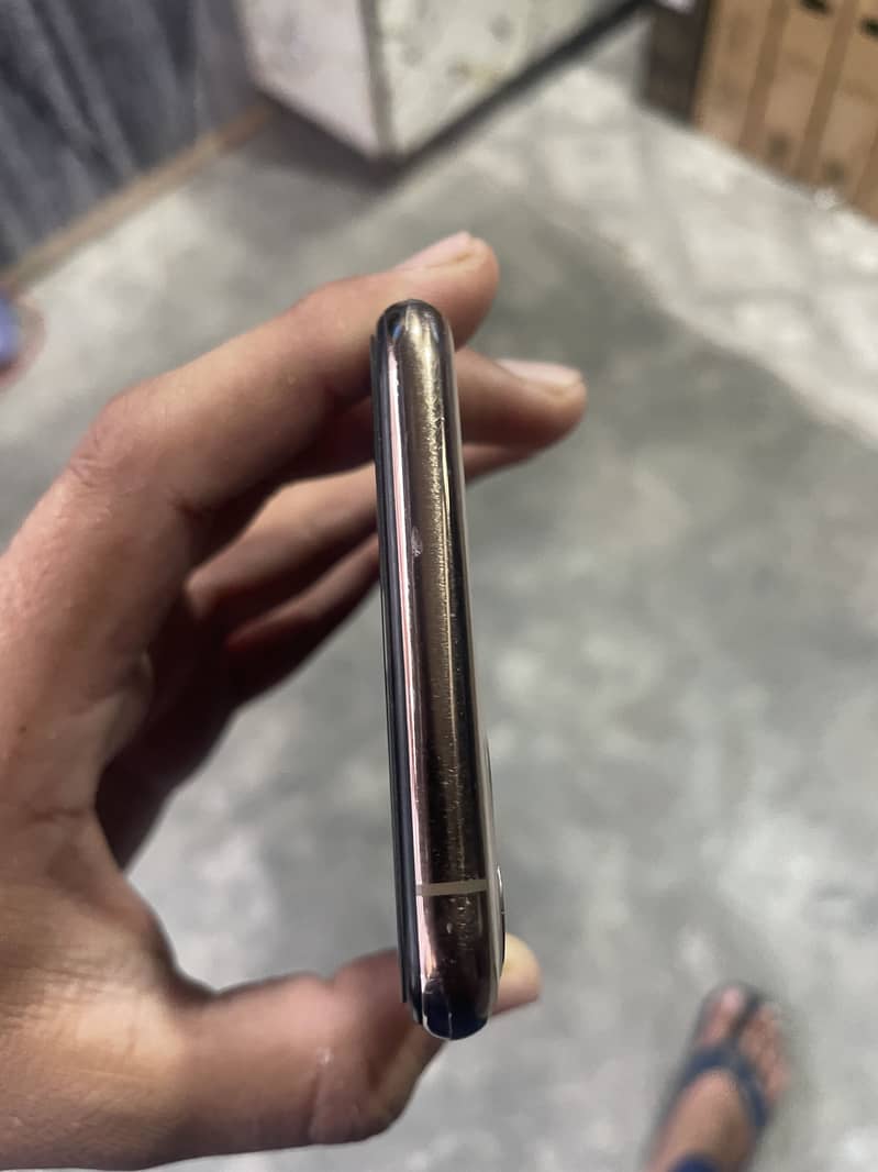 Apple iPhone 11 Pro Max 2