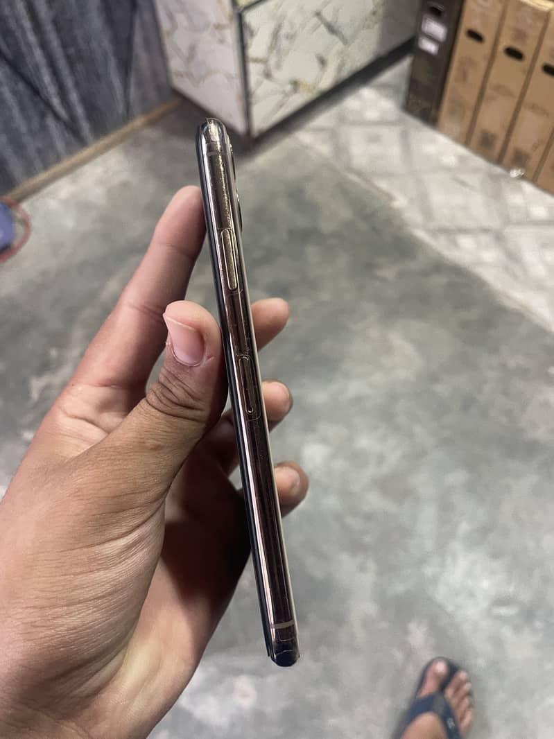 Apple iPhone 11 Pro Max 3