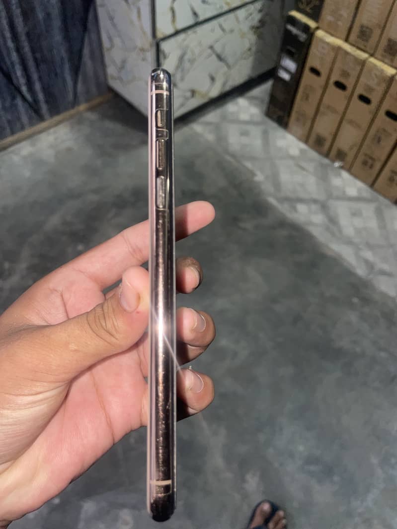 Apple iPhone 11 Pro Max 6