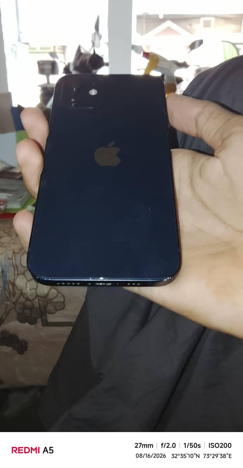 Apple iPhone 12 4