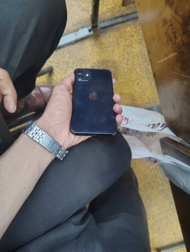 Apple iPhone 12 0
