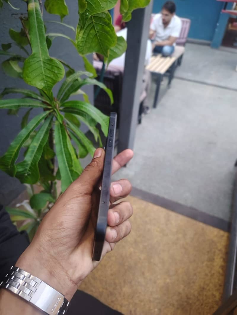 Apple iPhone 12 2