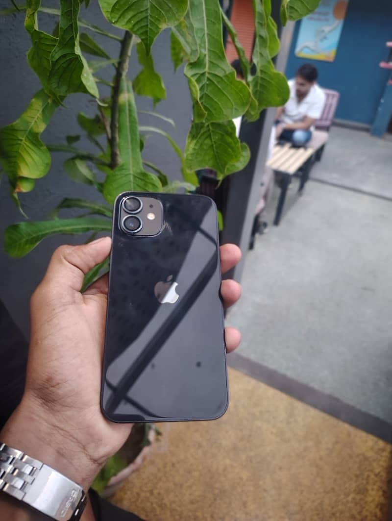Apple iPhone 12 3
