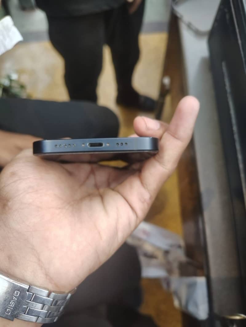 Apple iPhone 12 6
