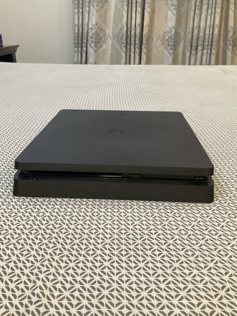 PS4 1TB 3