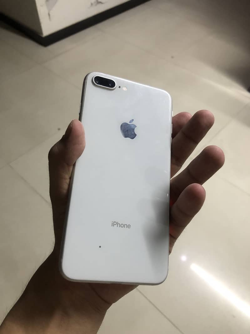Apple iPhone 8 Plus 3