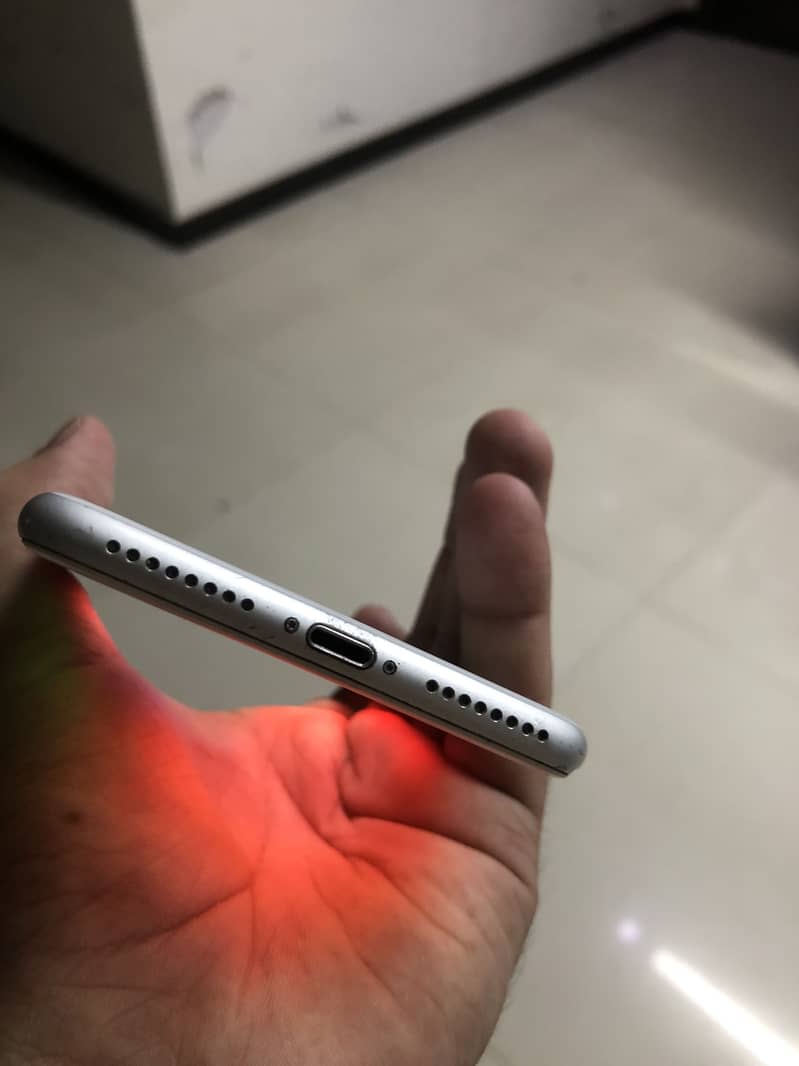 Apple iPhone 8 Plus 4