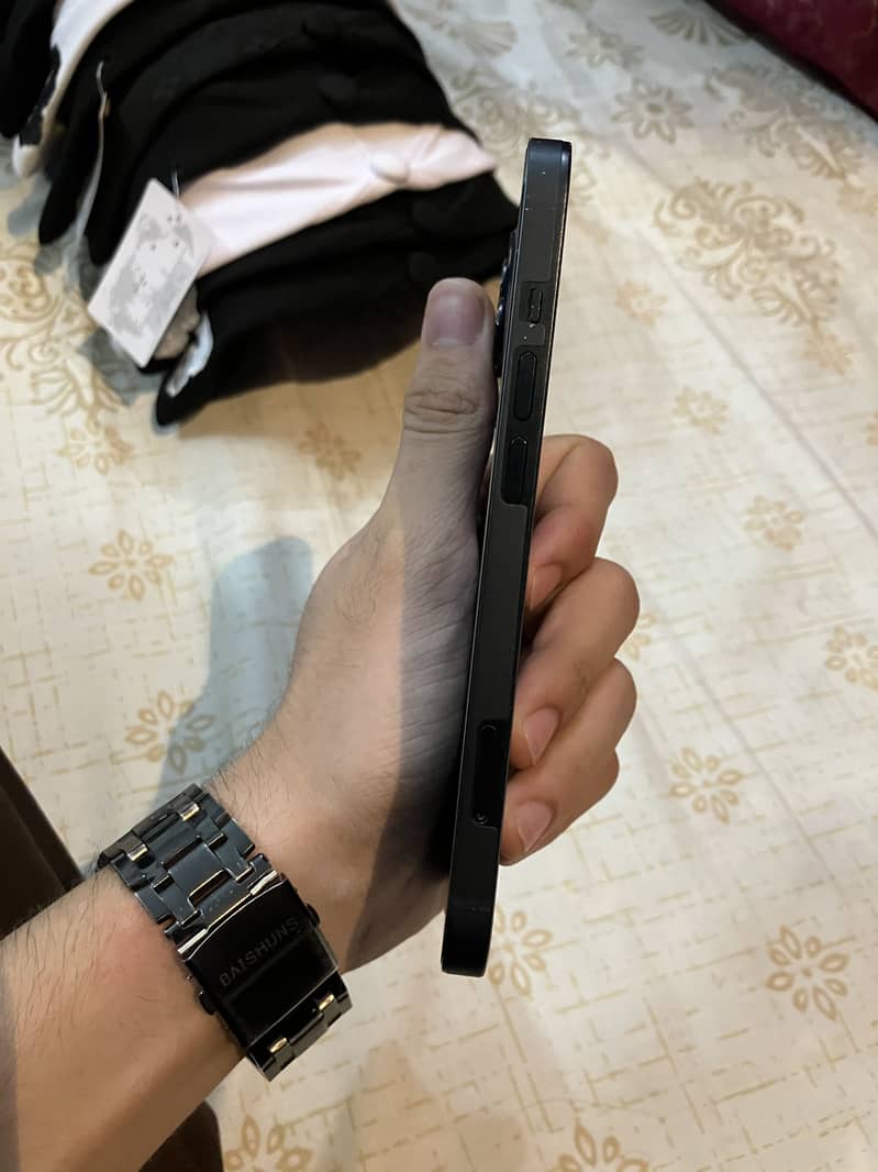 Apple iPhone 13 2