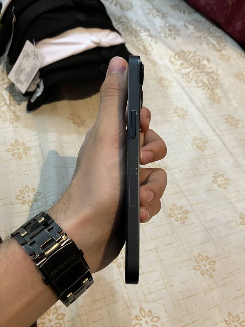 Apple iPhone 13 3