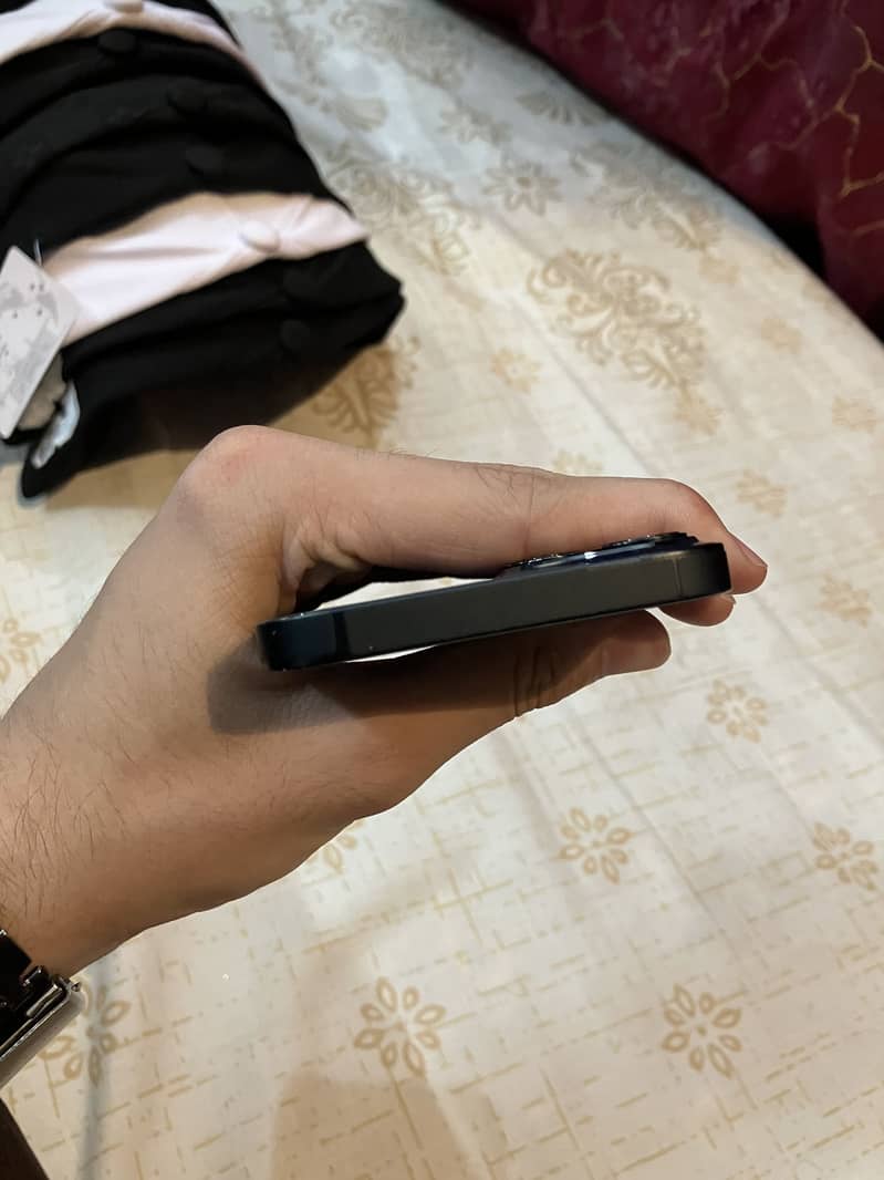 Apple iPhone 13 5