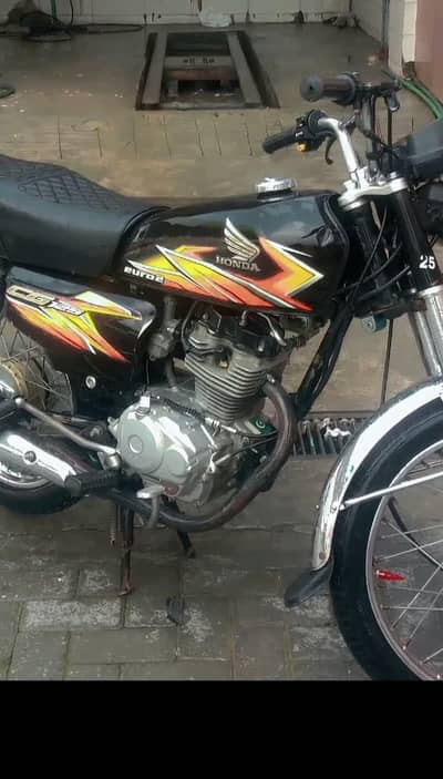 2021 model Honda CG 125 black colour