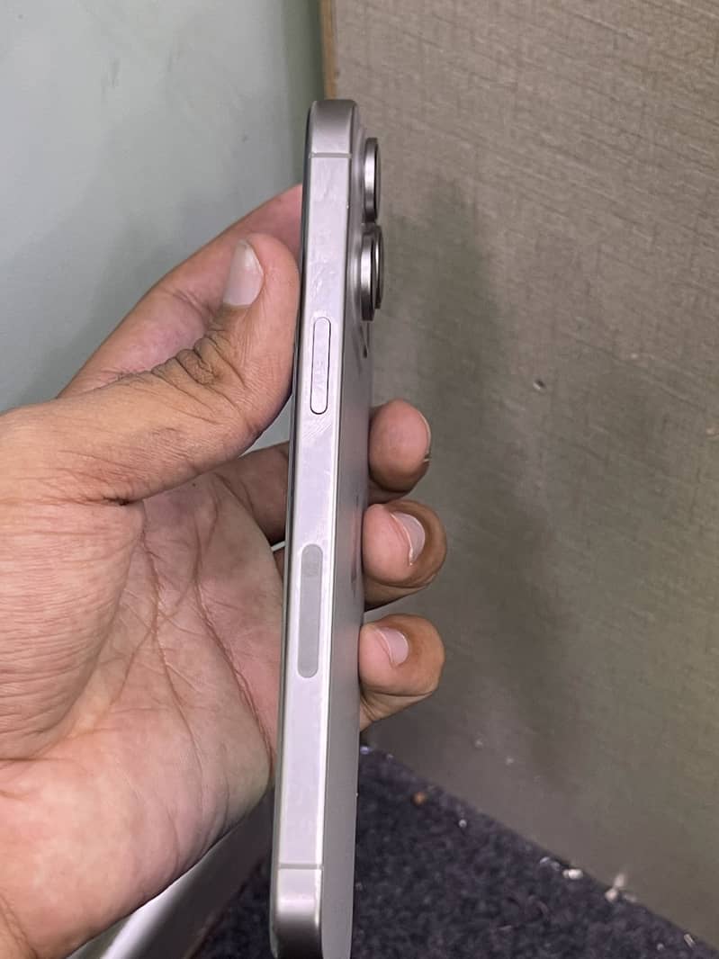 Apple iPhone 15 Pro Max 2