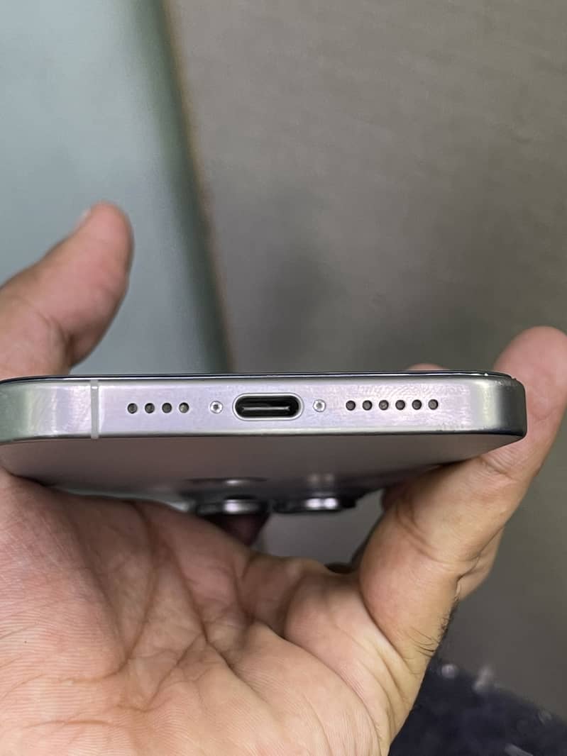 Apple iPhone 15 Pro Max 3