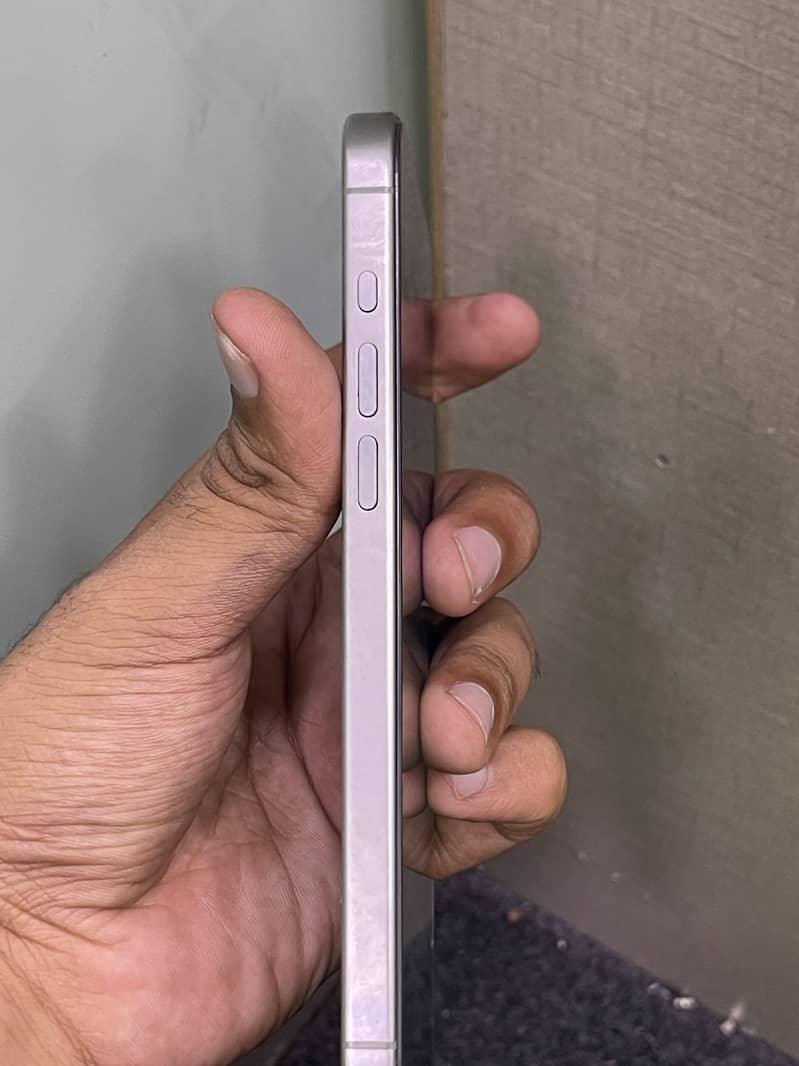 Apple iPhone 15 Pro Max 4