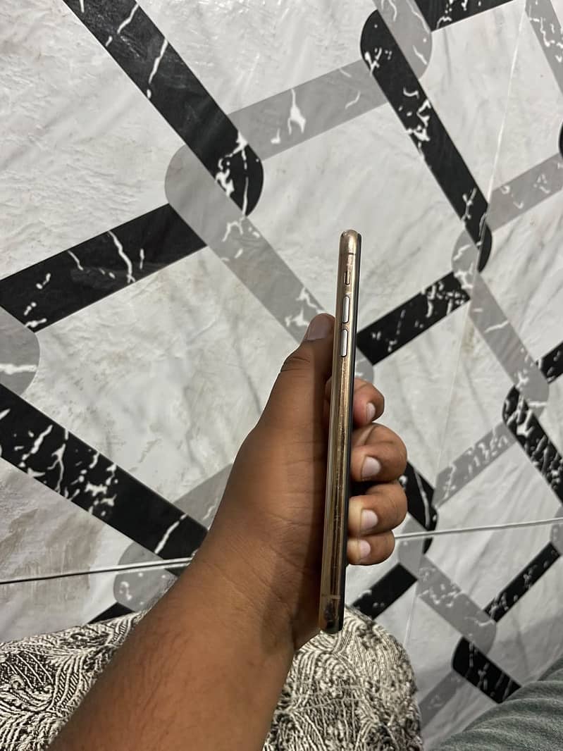 Apple iPhone 11 Pro Max 2