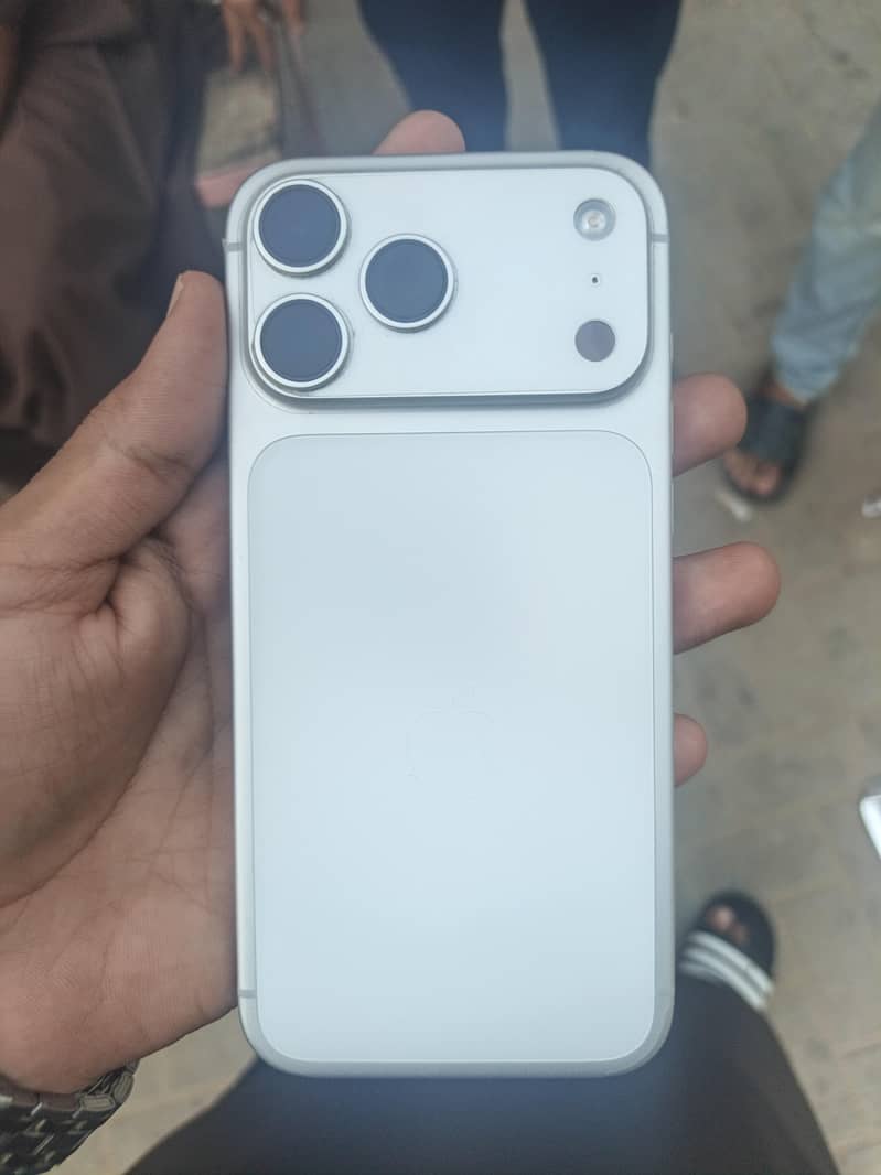 Apple iPhone 17 Pro Max 0