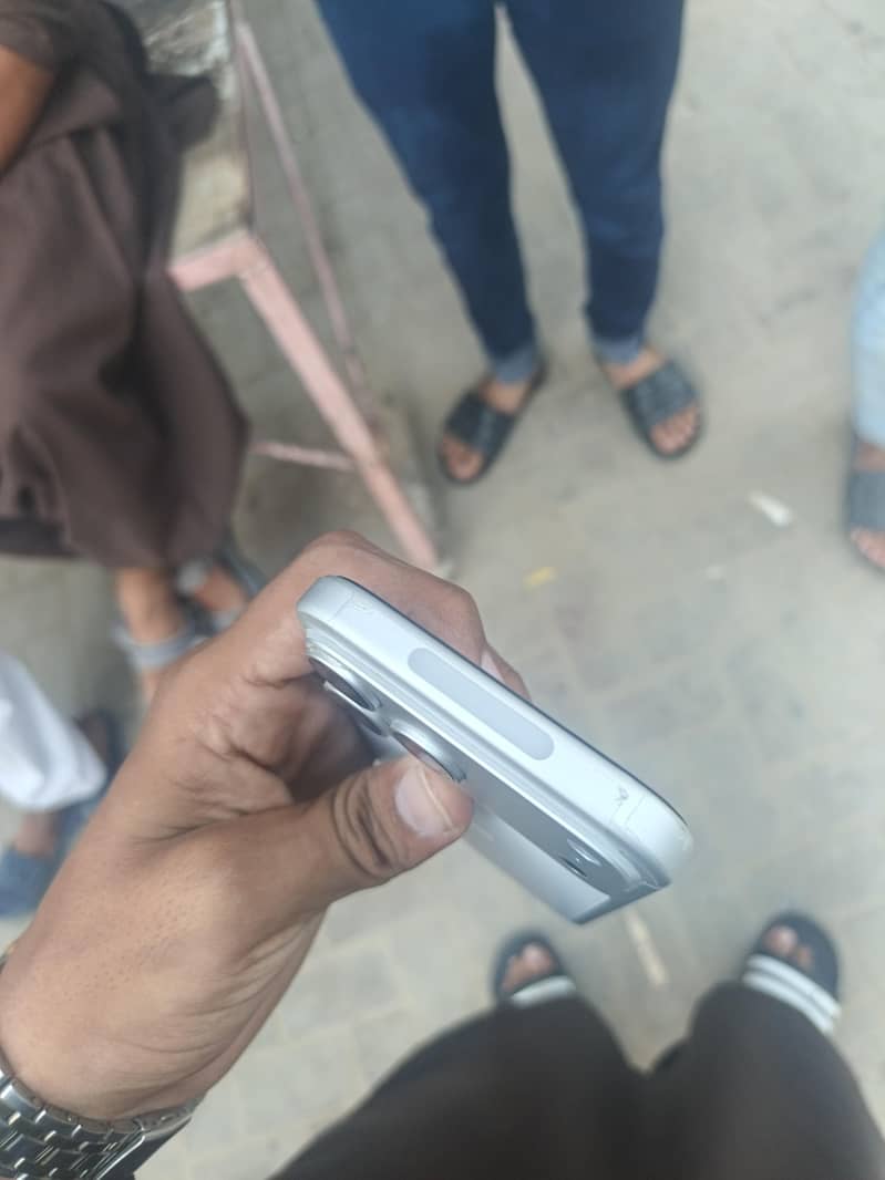 Apple iPhone 17 Pro Max 4