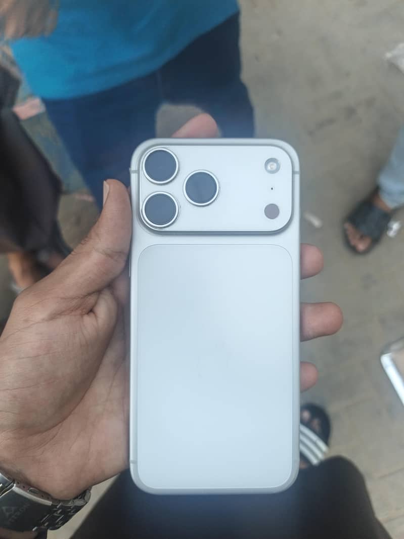 Apple iPhone 17 Pro Max 6