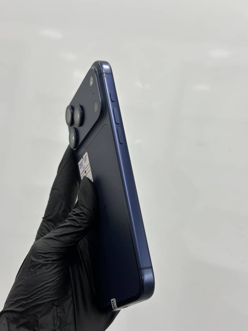 Apple iPhone 17 Pro Max 2